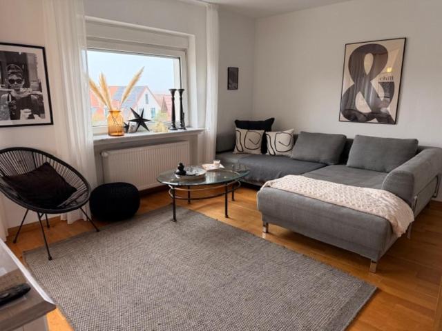 a living room with a couch and a table at Ferienwohnung Detmold Diestelbruch in Detmold