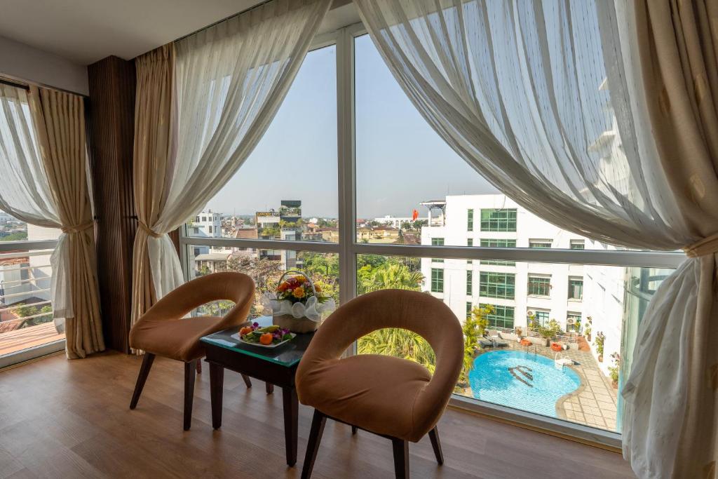 Phòng Giường Đôi Nhìn Ra Hồ Bơi