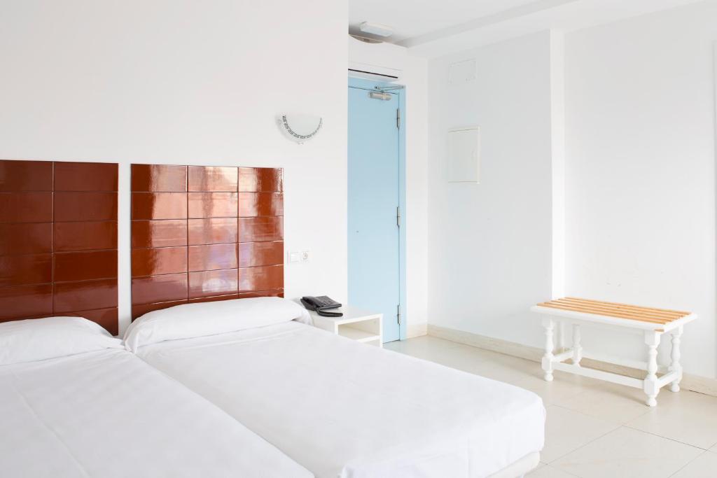 Postel nebo postele na pokoji v ubytování Hotel Eliseos