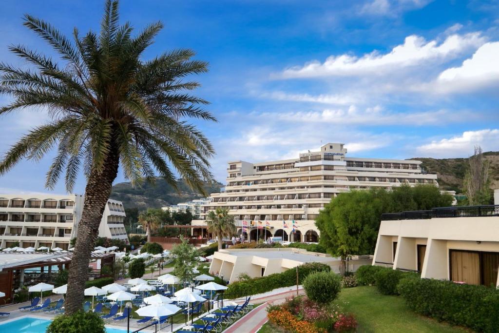Bazén v ubytování Sol Cosmopolitan Rhodes nebo v jeho okolí