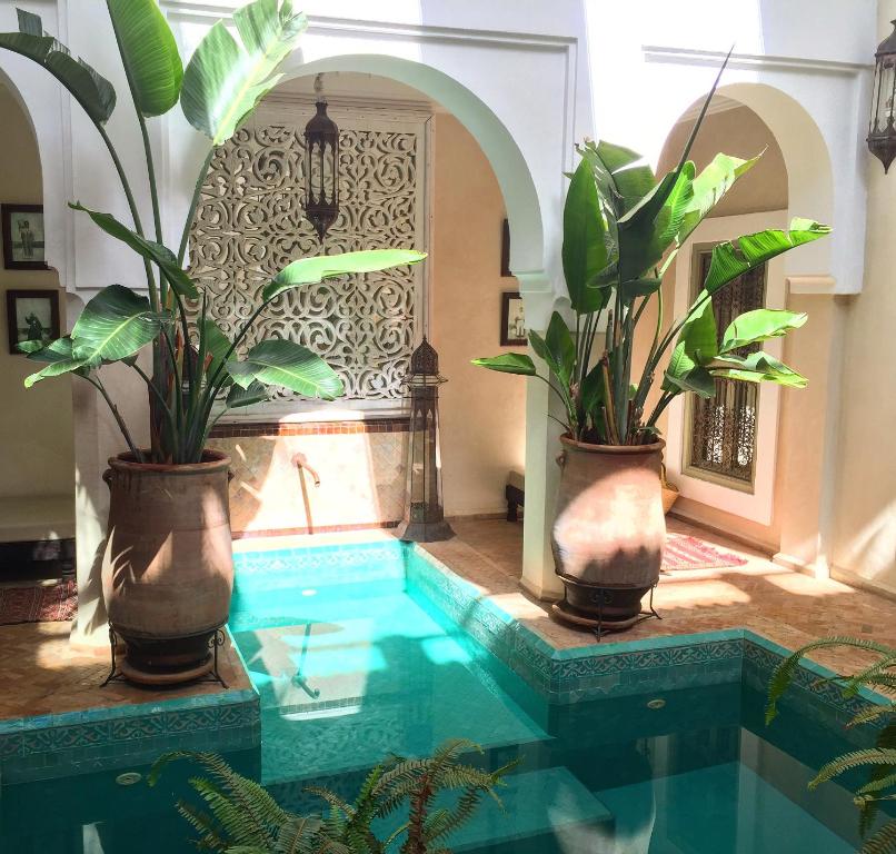 Bazén v ubytování Riad Palacio De Las Especias nebo v jeho okolí
