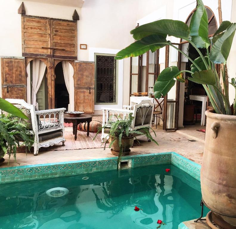 Bazén v ubytování Riad Palacio De Las Especias nebo v jeho okolí