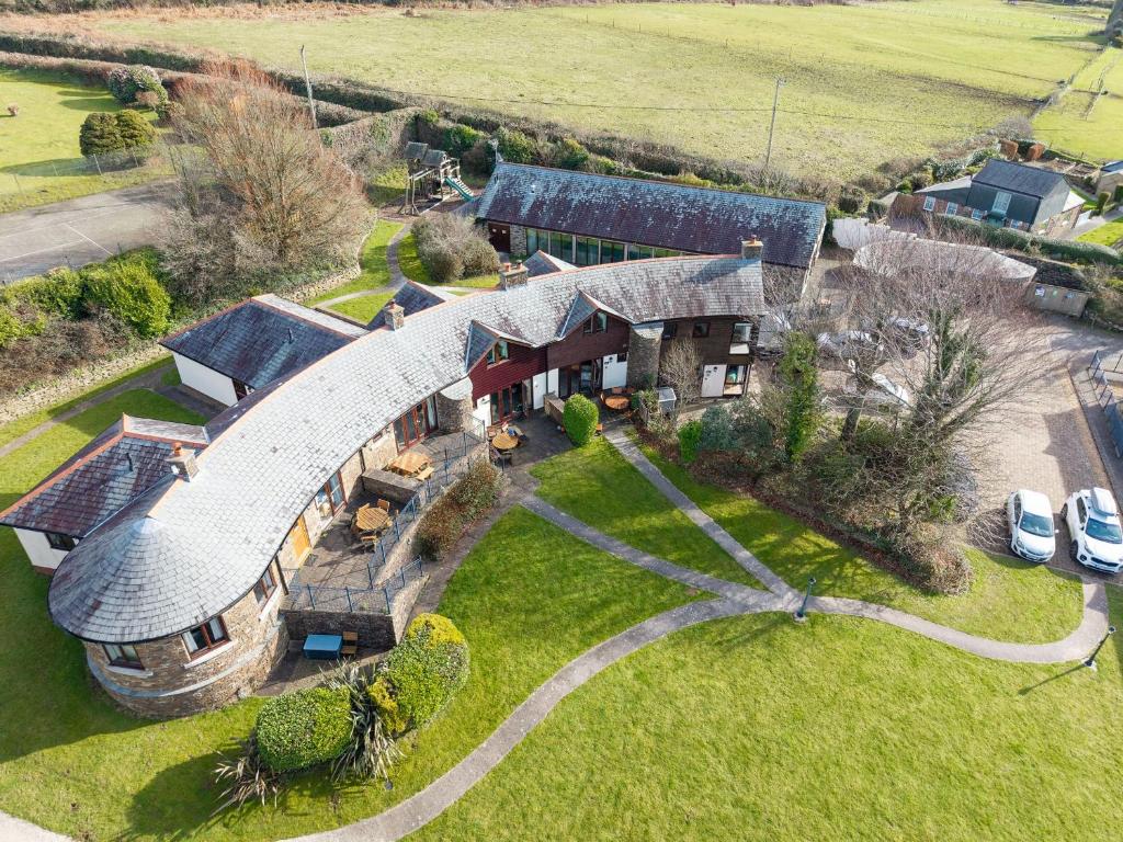 an overhead view of a large house with a roof at Sycamore in Penpillick