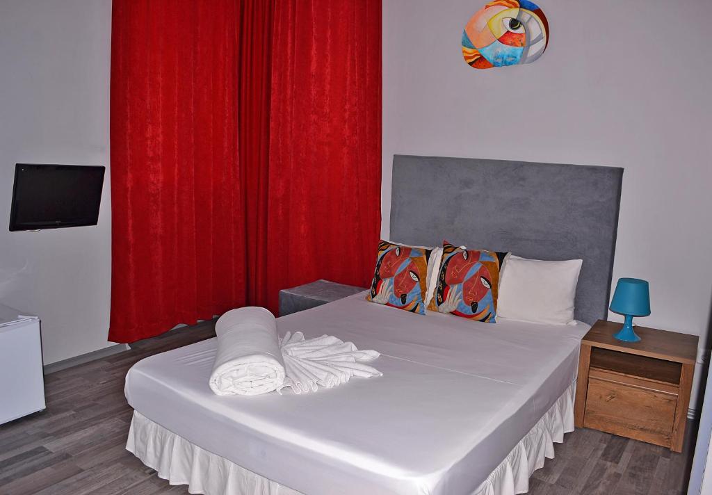 A bed or beds in a room at Art Hotel Simona