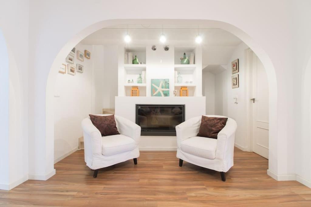 A seating area at Brisa del Mar