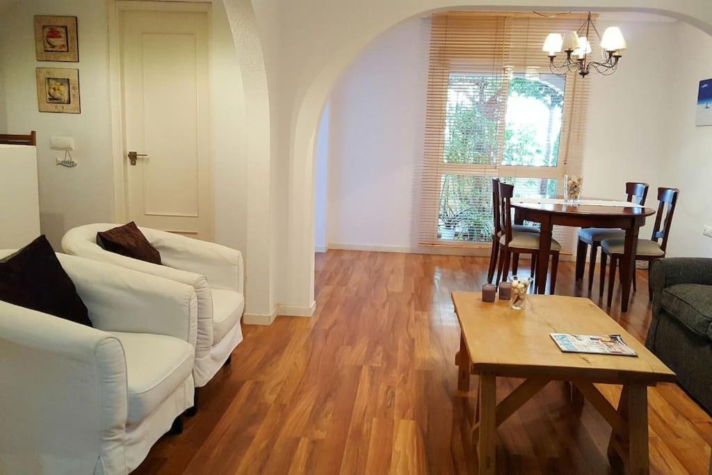 A seating area at Brisa del Mar