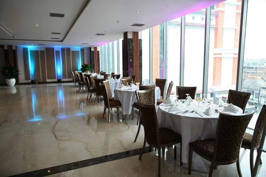 Restaurace v ubytování Pasar Baru Square Hotel Bandung