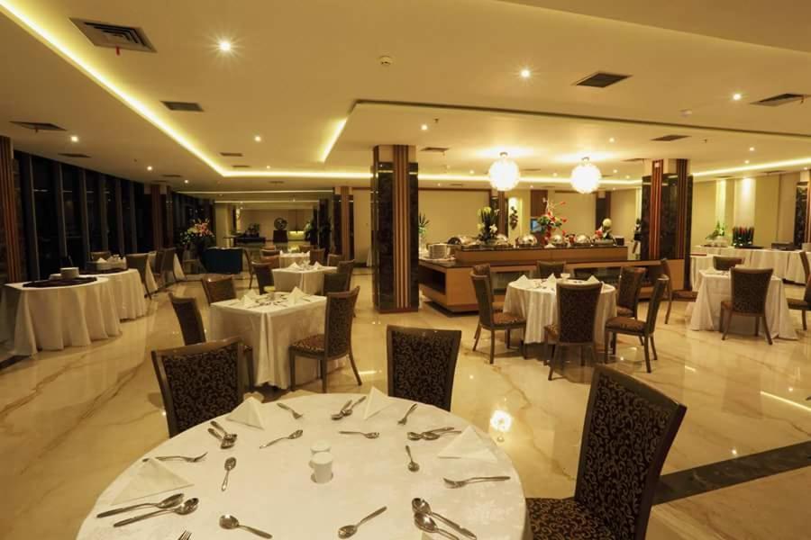 Restaurace v ubytování Pasar Baru Square Hotel Bandung