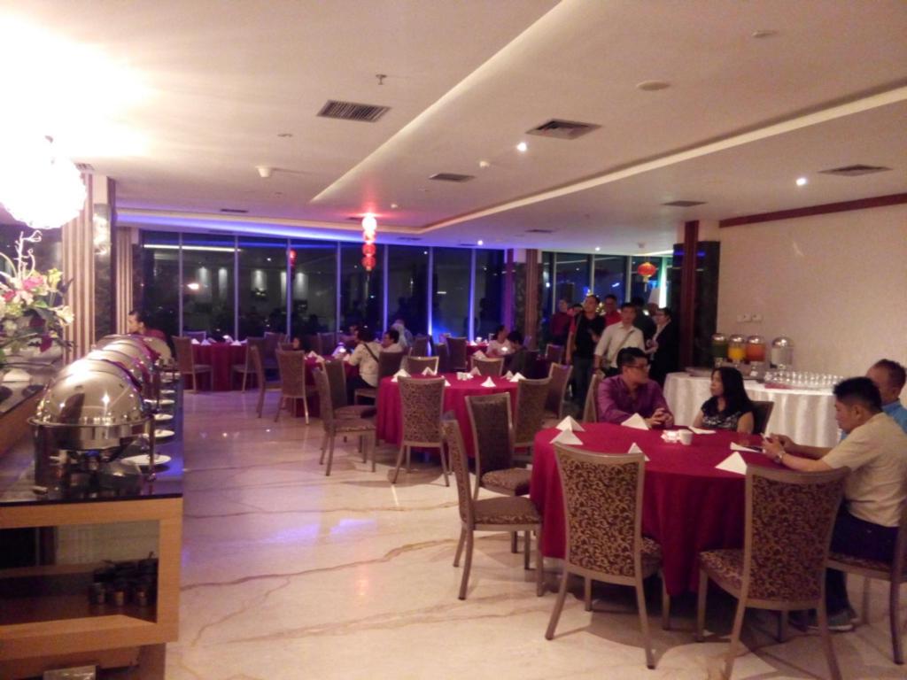 Restaurace v ubytování Pasar Baru Square Hotel Bandung