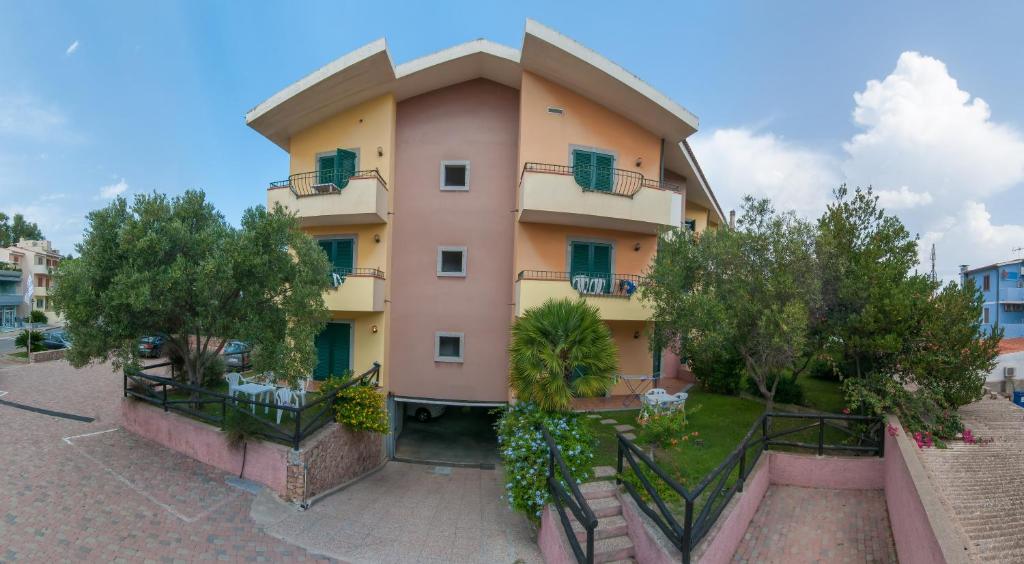 Edificio en el que se encuentra el apartahotel
