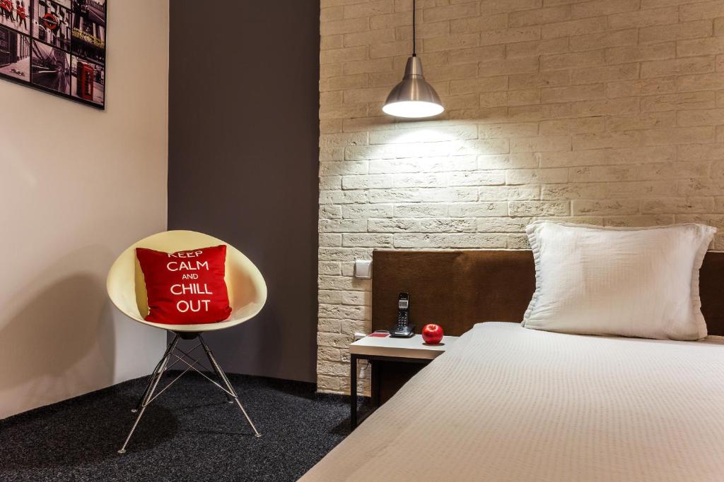 A bed or beds in a room at Art Hotel Simona