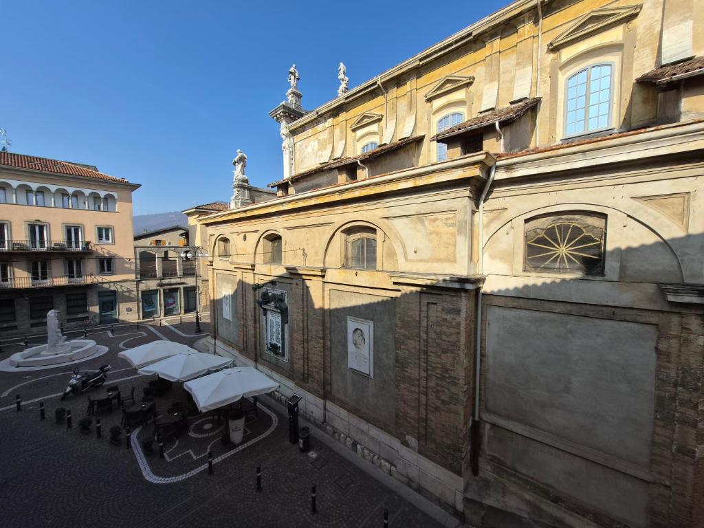 an old building with tables and chairs in a courtyard at Ali Gio in Alzano Lombardo