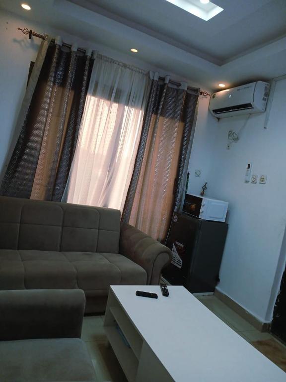 1 chambre salon entièrement climatisé au sein d'une résidence calme à LAMBANYI