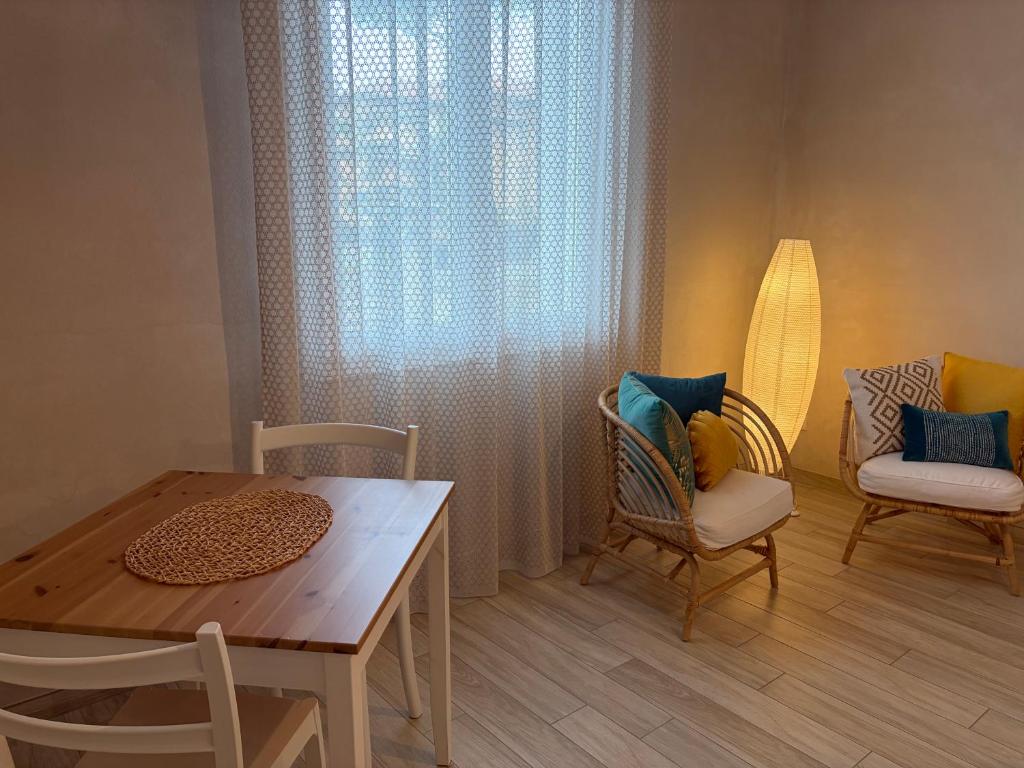a dining room with a table and chairs and a window at B&B Le Saline Bed & Breakfast in Cervia