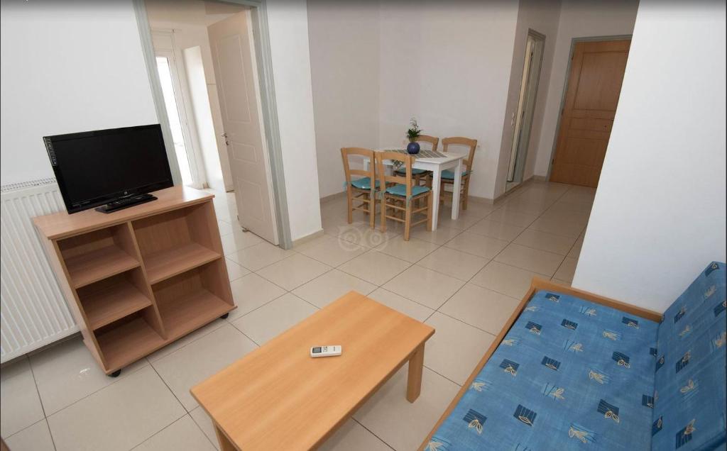 TV a/nebo společenská místnost v ubytování Eleni Palace