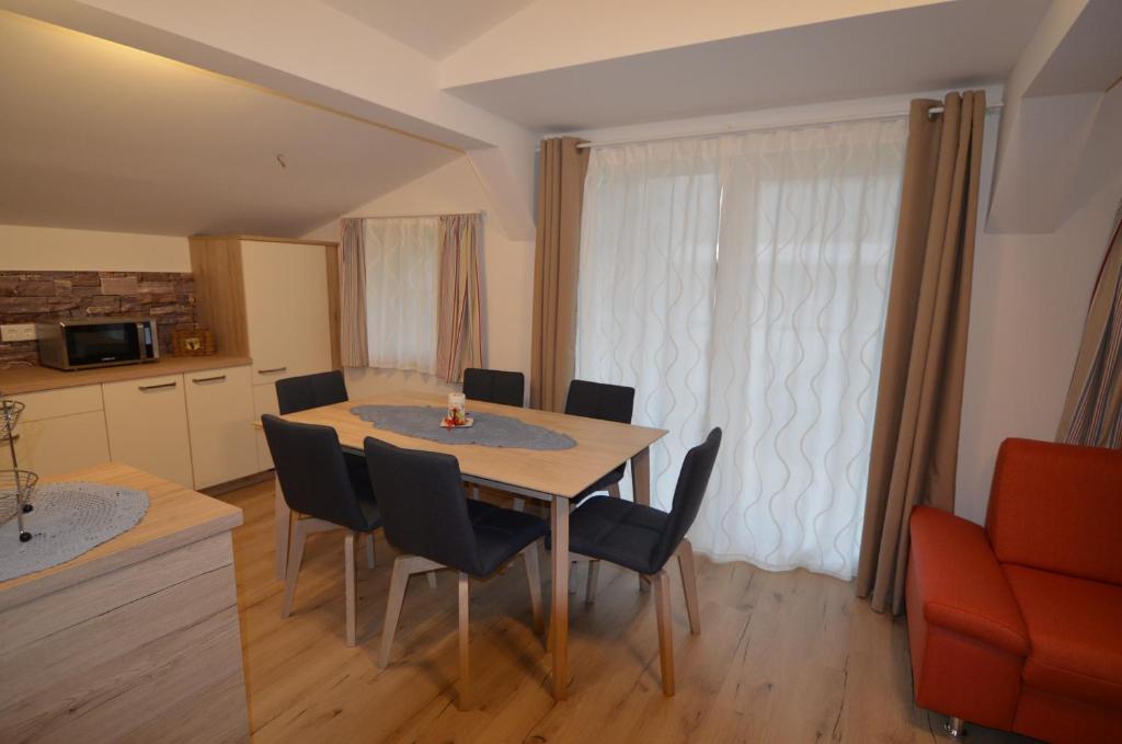 Kuchyň nebo kuchyňský kout v ubytování Haus Lercher