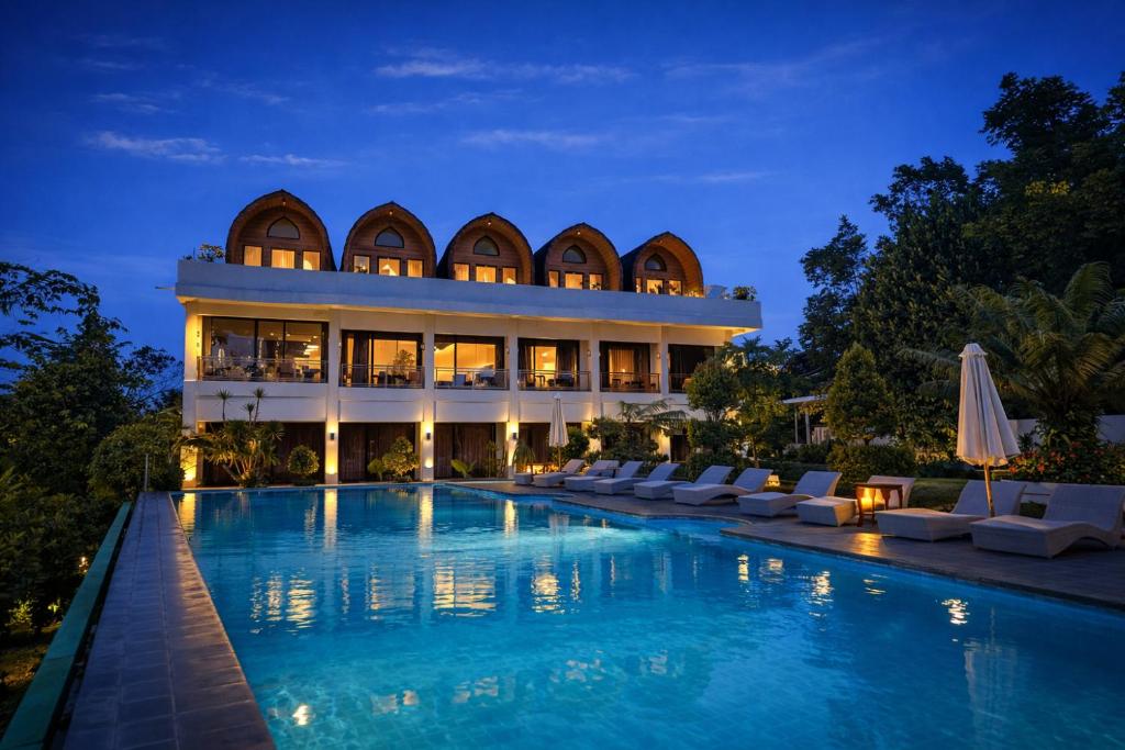 Nirvana Hotel Resort Tetebatu