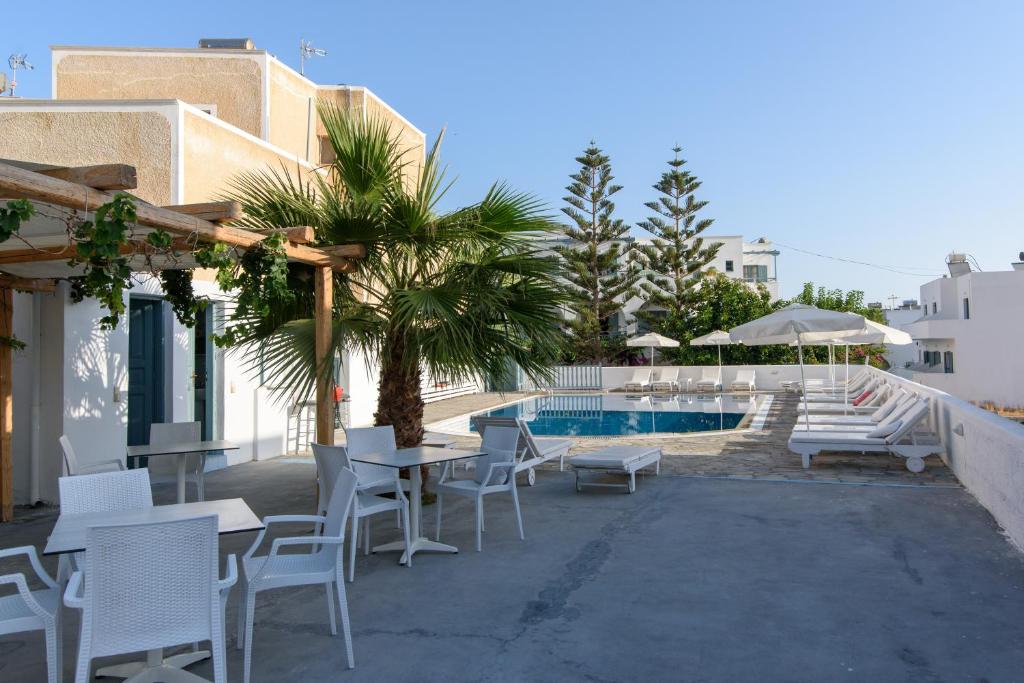 Bazén v ubytování Iris Boutique Hotel nebo v jeho okolí