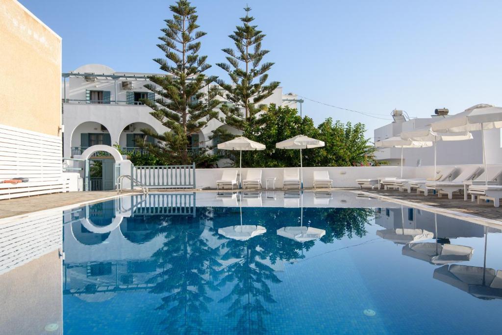 Bazén v ubytování Iris Boutique Hotel nebo v jeho okolí