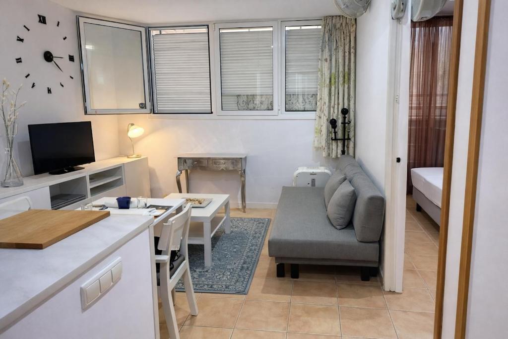 a kitchen and living room with a couch and a table at Casa de Mar in Lloret de Mar