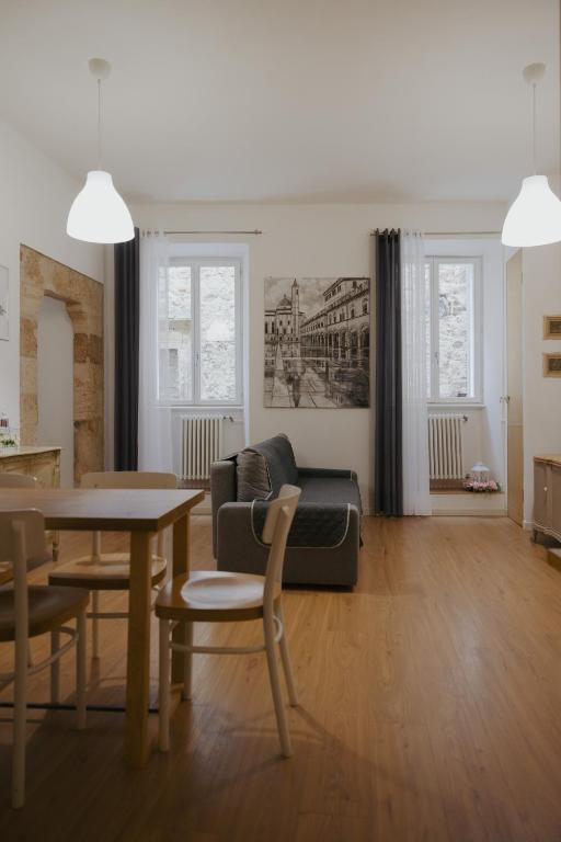 a living room with a couch and a table at La Loggia Del Popolo in Ascoli Piceno