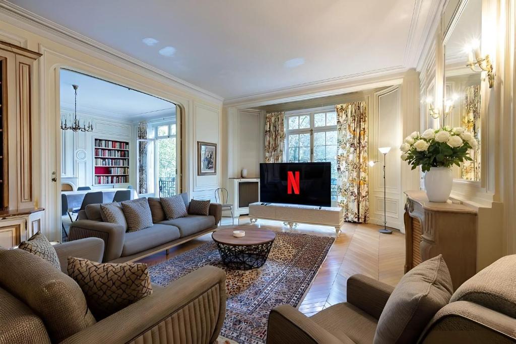 Spacious Apartment - Arc de Triomphe