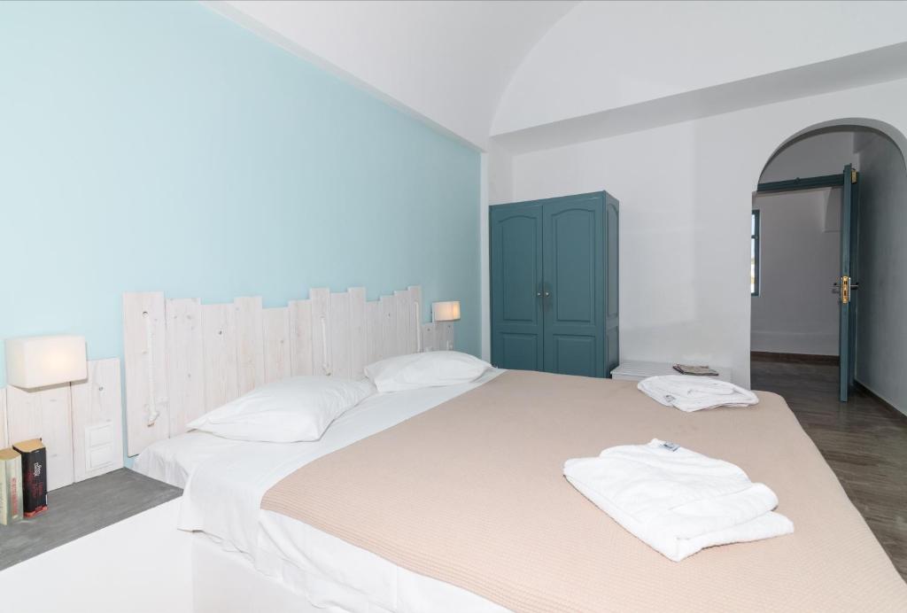 Postel nebo postele na pokoji v ubytování Iris Boutique Hotel
