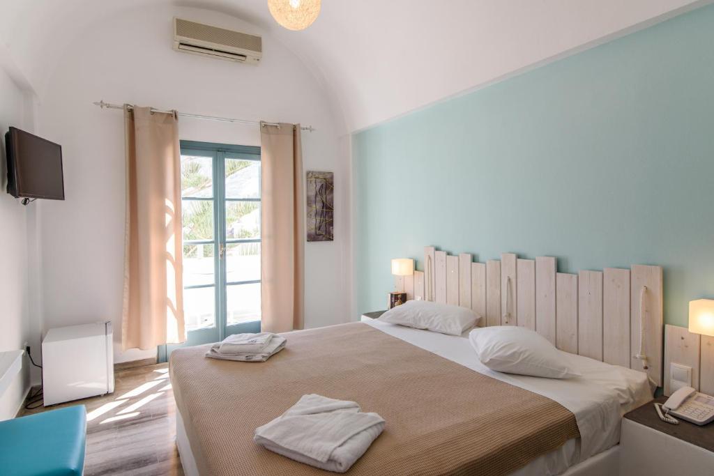 Postel nebo postele na pokoji v ubytování Iris Boutique Hotel
