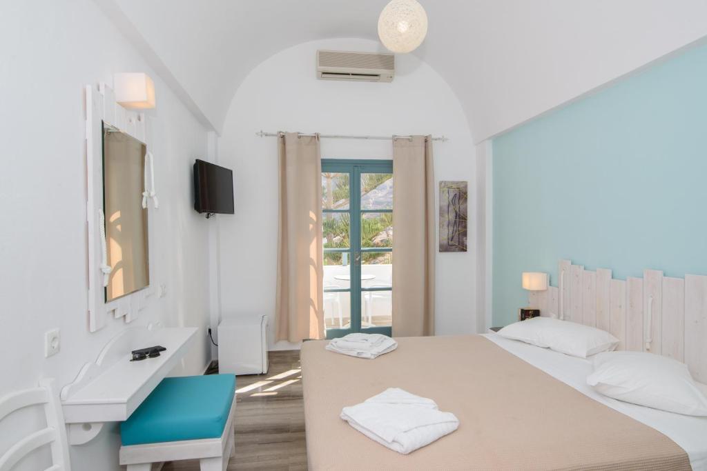 Postel nebo postele na pokoji v ubytování Iris Boutique Hotel