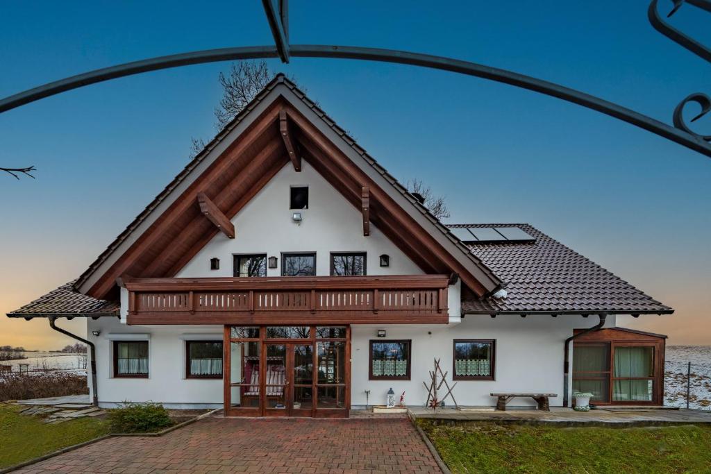 a house with a gambrel roof at Adlerhorst in Bad Wörishofen