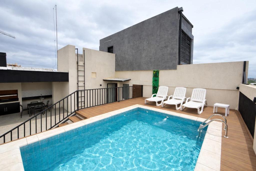 a swimming pool on the roof of a building at Asunción Airport in Asunción