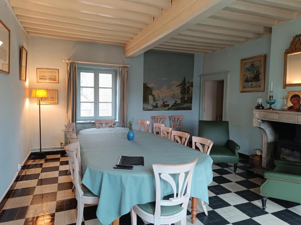 Gite de l'ile en bord de Saône - Six-Bedroom House