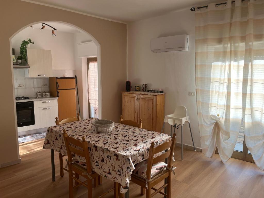 a kitchen and dining room with a table and chairs at Casa Petralia in Petralia Sottana