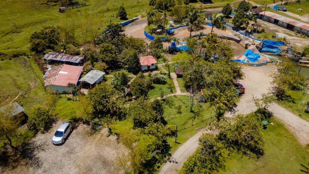 an overhead view of a park with a playground at Ecohotel El Amarradero in Alejandría