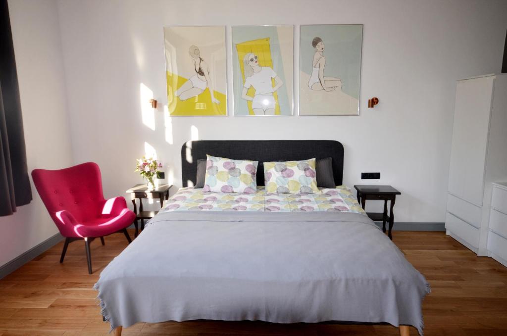 מיטה או מיטות בחדר ב-Sopot Ostsee Apartments