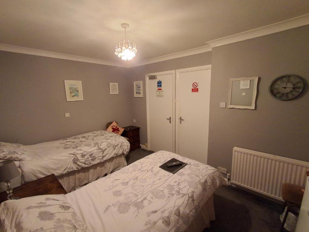 Newton House - Deluxe Twin Room