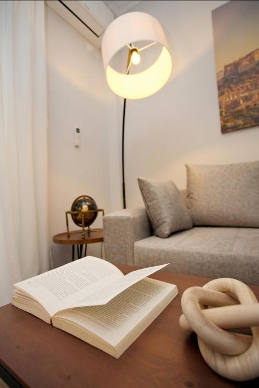 Two Bedroom Flat In Athens