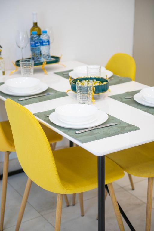 تصویر اتاق‌های ProRealty - King David Residence, luxurious and cozy 1BR apartment - تصویر ۲