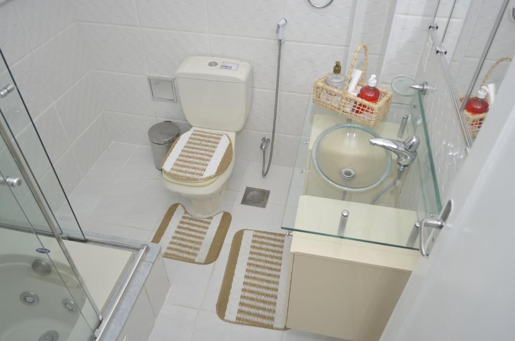  Comfortable flat one block to Copacabana beach