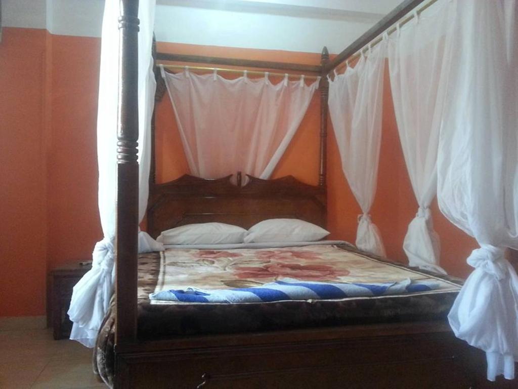 Postel nebo postele na pokoji v ubytování Cleopatra Hotel Luxor