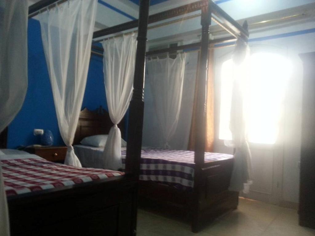 Postel nebo postele na pokoji v ubytování Cleopatra Hotel Luxor