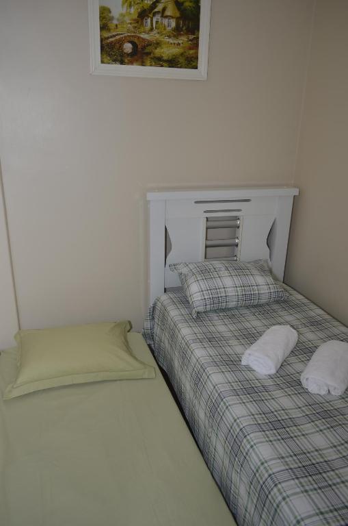  Comfortable flat one block to Copacabana beach