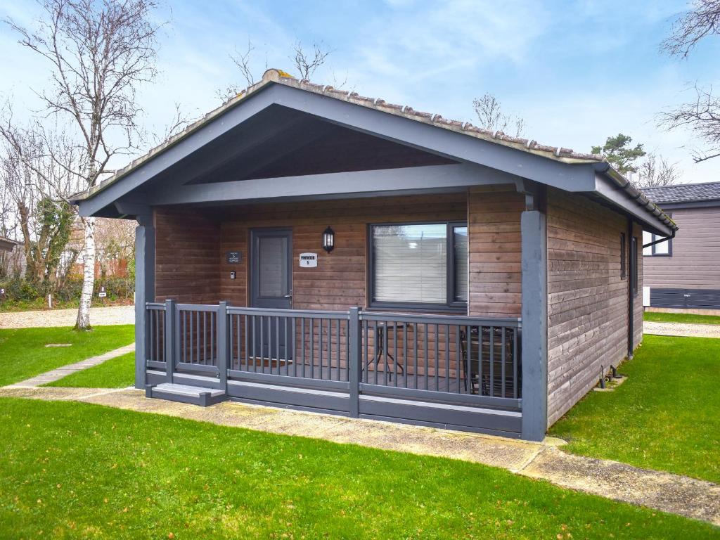 a small house with a porch at Lodge 5 - Uk51086 in Lyme Regis
