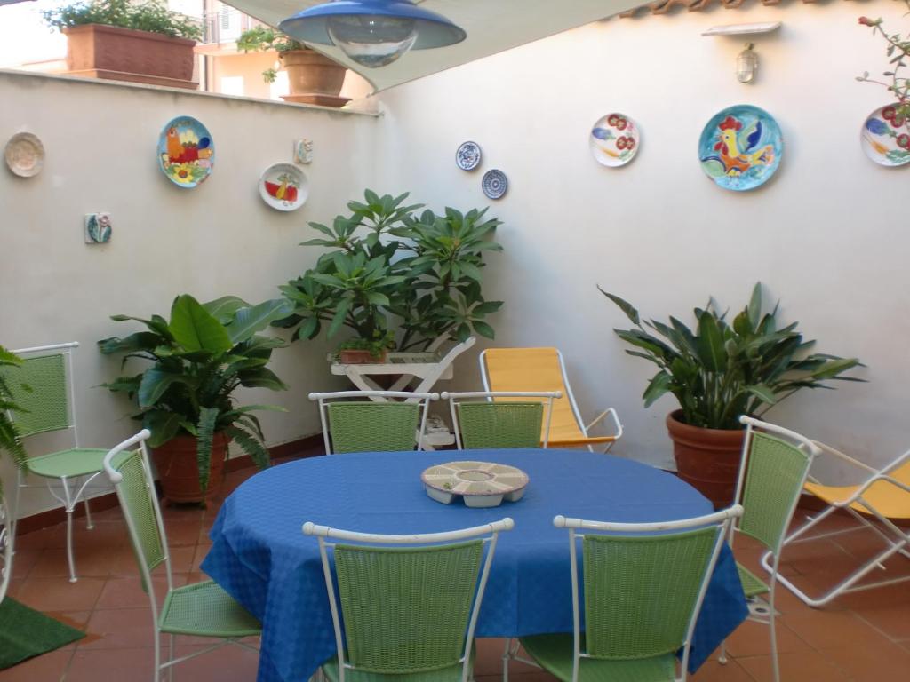 Ein Restaurant oder anderes Speiselokal in der Unterkunft Casa Sikelia 