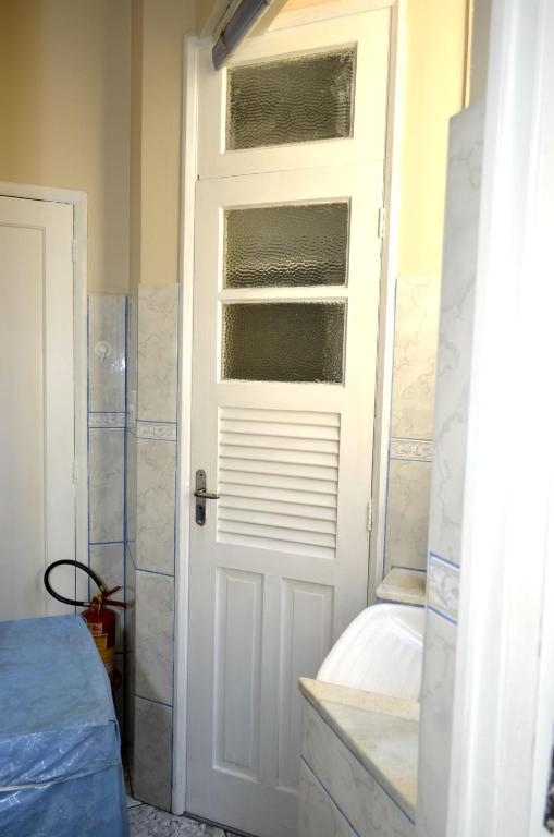  Comfortable flat one block to Copacabana beach