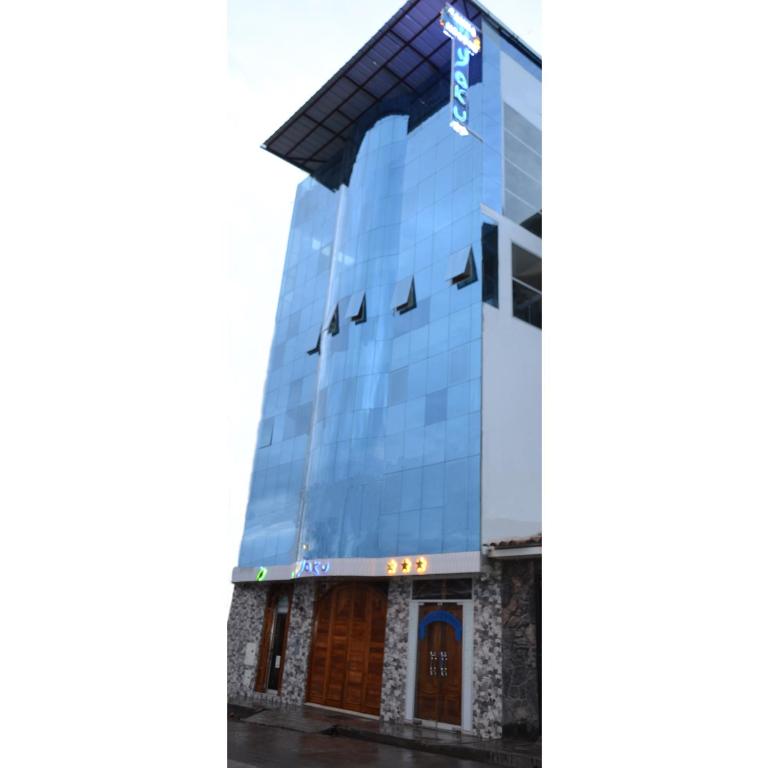 an image of the front of the hotel at Yaku Hotel in Cajamarca