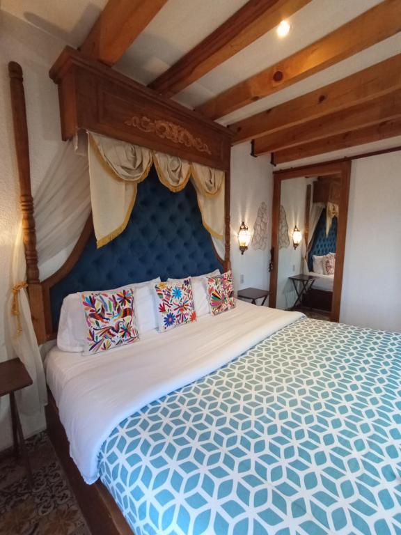 เตียงในห้องที่ Alborada Bernal