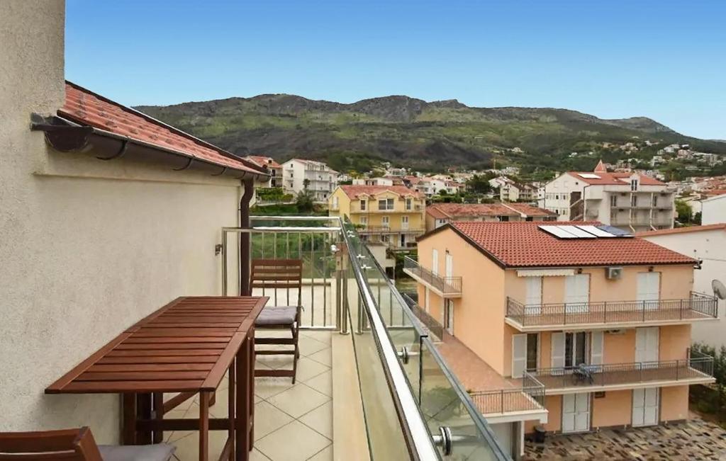 Nice Apartment In Podstrana With Wifi