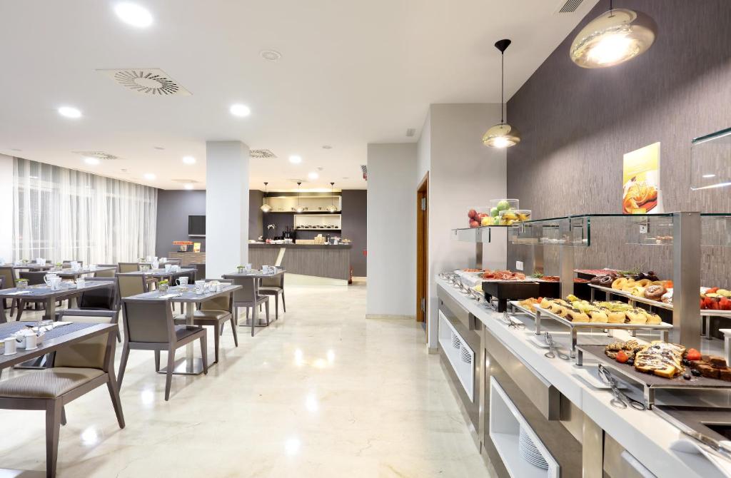 Exe Zaragoza WTC - Resim 15