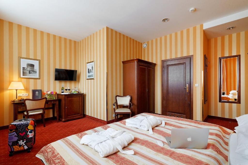 Postel nebo postele na pokoji v ubytování Hotel Wolne Miasto Old Town Gdańsk